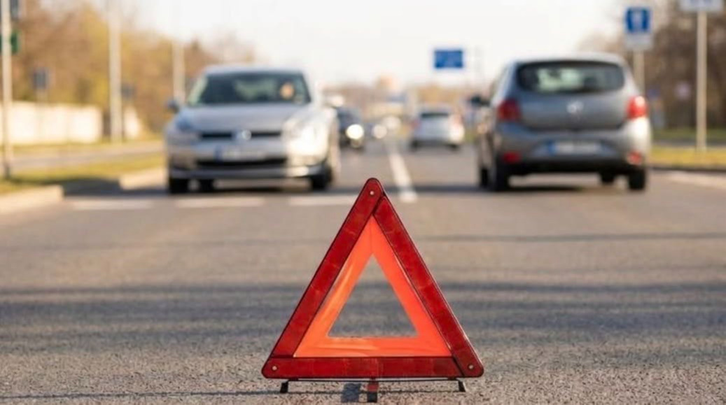 Явган хүний гарцгүй хэсгээр зам хөндлөн гарч байсан 10 настай хүүхдийг мөргөжээ